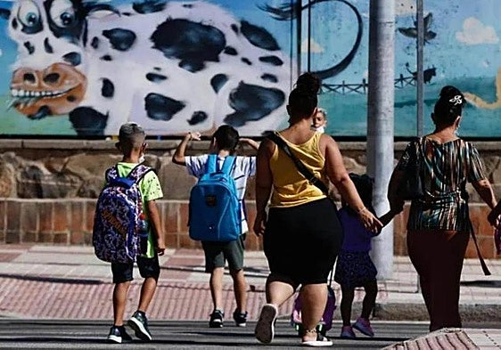 Junta promotes 1.7-billion-euro plan to halt drop in Andalucía region's birth rate