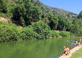 Although the river waters are cooler than the sea on the coast, they can be an ideal alternative for a summer dip.