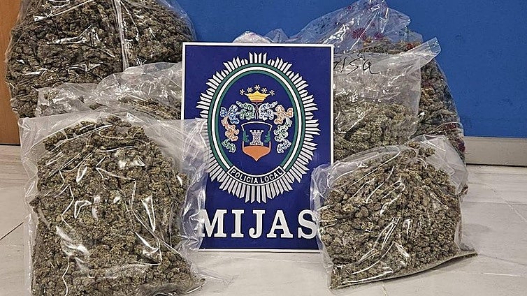 Motorist arrested in Mijas after being caught transporting 18 kilos of marijuana