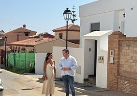 Ana Mata visits the La Loma district to inspect the new street lights.