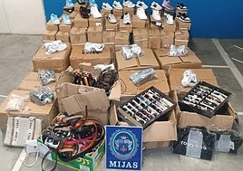 Police seize more than 800 counterfeit trainers, 300 pairs of glasses, handbags and belts on the Costa del Sol