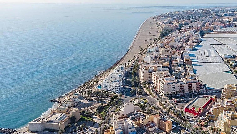 Police investigate violent death of doctor in popular Spanish seaside resort