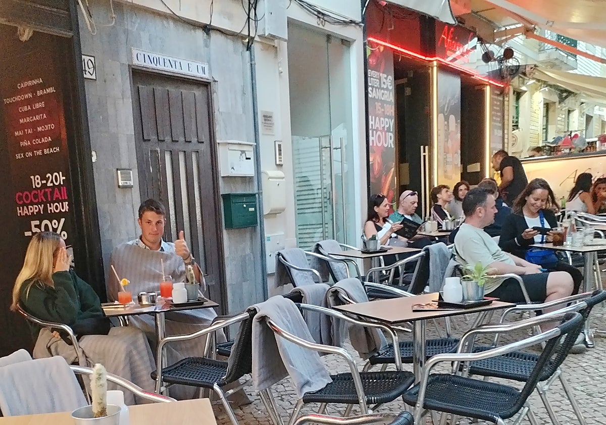 Imagen principal - Afternoon cool winds affect Lagos.