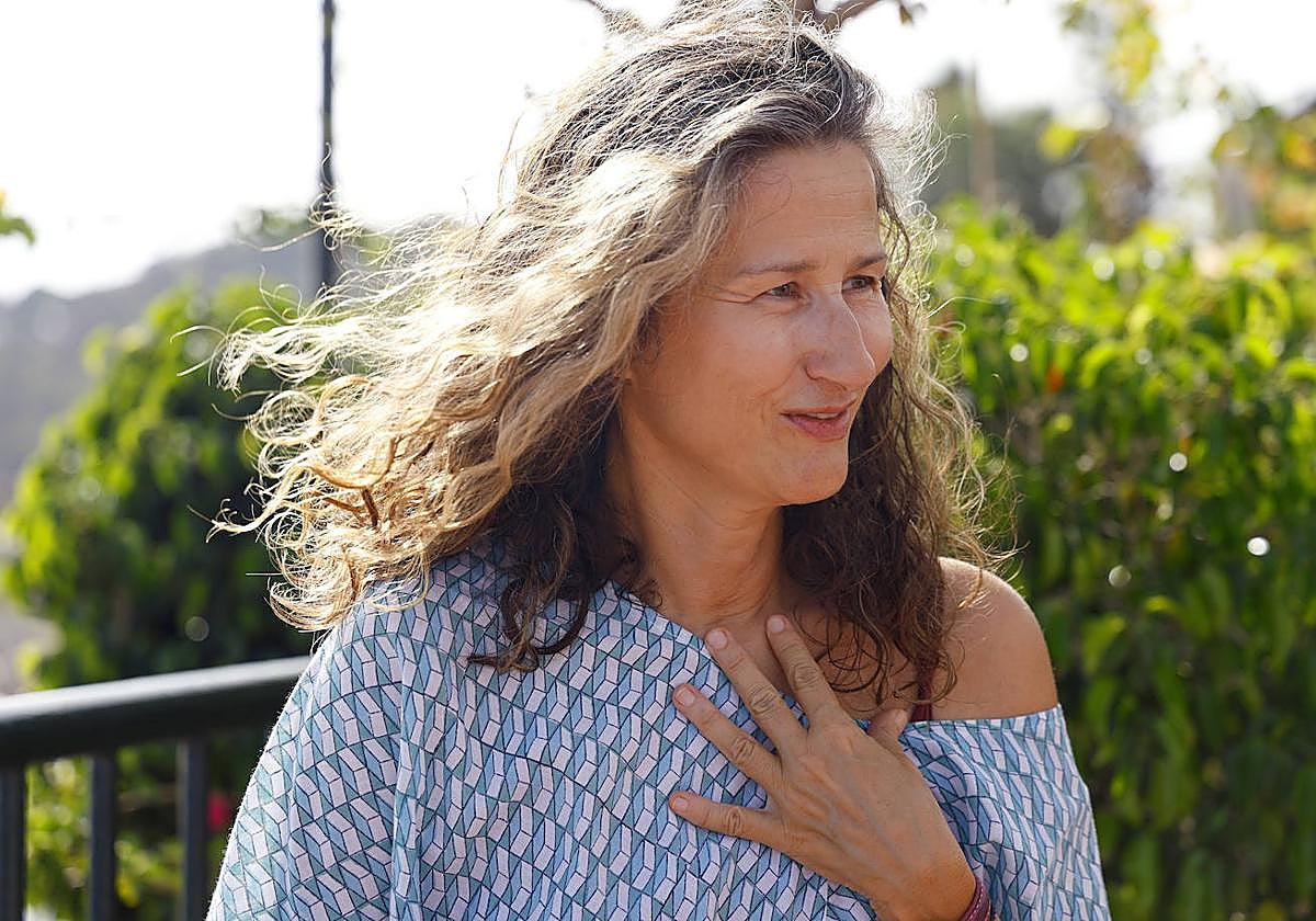 Dubravka Jovanovic - a doctor by training, journalist by profession and now committed to social causes in the countries where she is based - is of Serbian origin and married to the Andalusian diplomat who opened the first Spanish embassy in Bosnia.