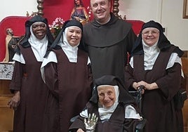 The Discalced Carmelites with the hand of Santa Teresa upon its return to Ronda.