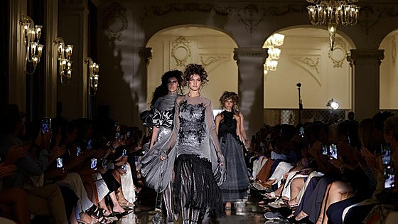 Fashion brand Victorio & Lucchino presents its latest collection in Malaga