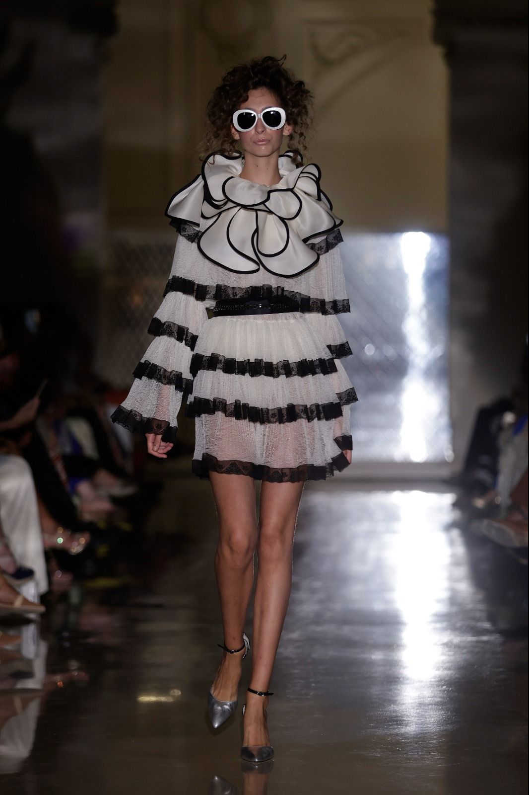 Victorio &amp; Lucchino avant-garde classic fashion on the catwalk - in pictures