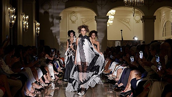 Victorio & Lucchino avant-garde classic fashion on the catwalk - in pictures