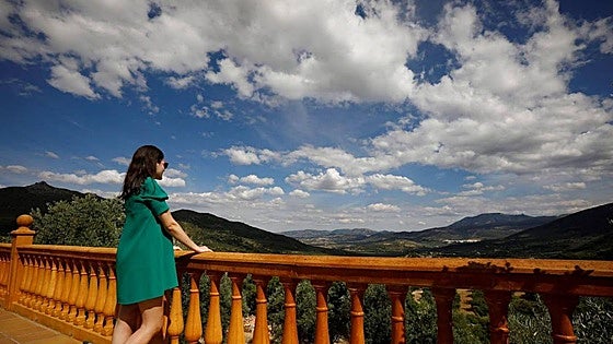 Holiday apartment owners in Spain fined 2,000 euros for insisting guest must send ID via WhatsApp