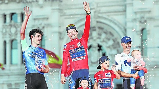 Primoz Roglic captures fourth consecutive Vuelta a España cycling race title