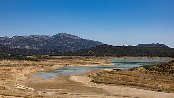 Alarm bells sound as amount of water held in Malaga province's reservoirs continues to drop
