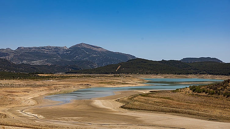 Alarm bells sound as amount of water held in Malaga province's reservoirs continues to drop
