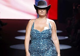 Llorca, looking spectacular in Paloma Suárez's fashion show.