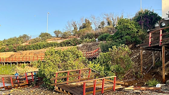Water leak on beachfront development causes section of coastal path in Mijas to collapse