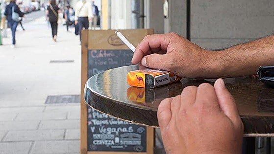 Brussels calls for smoking and vaping ban on bar and restaurant terraces, at swimming pools, in playgrounds and at bus stops