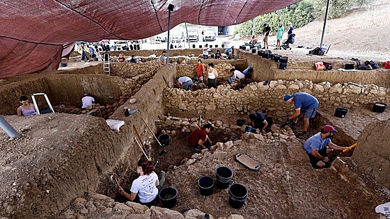Watch as El Cerro del Villar in Malaga reconstructs its history thanks to remarkable findings during latest dig