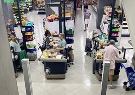 Image of the tills in action at a Mercadona supermarket in Alicante.
