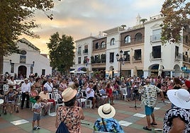 A crowd watches a performance during last year's Día del Turista on Nerja's Balcón de Europa.