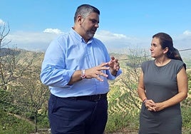 Malaga's PSOE spokesperson Josele González with mayor of Periana, Meritxell Vizuete.