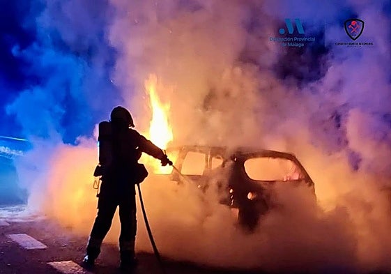 This is the moment a car was completely engulfed by flames on A-374 out of Ronda