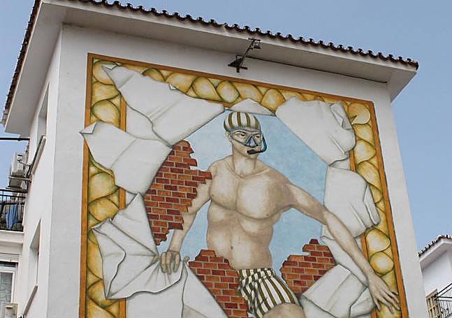 Variety. In Estepona there are many murals as impressive as this one.