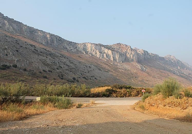 By car, access is via the road from Antequera to El Torcal.