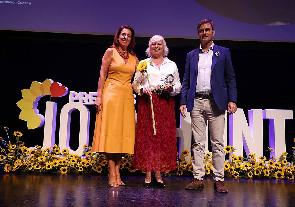 Imagen principal - Aprile Winterstein, Lydia Cacho and Kerry Patten.