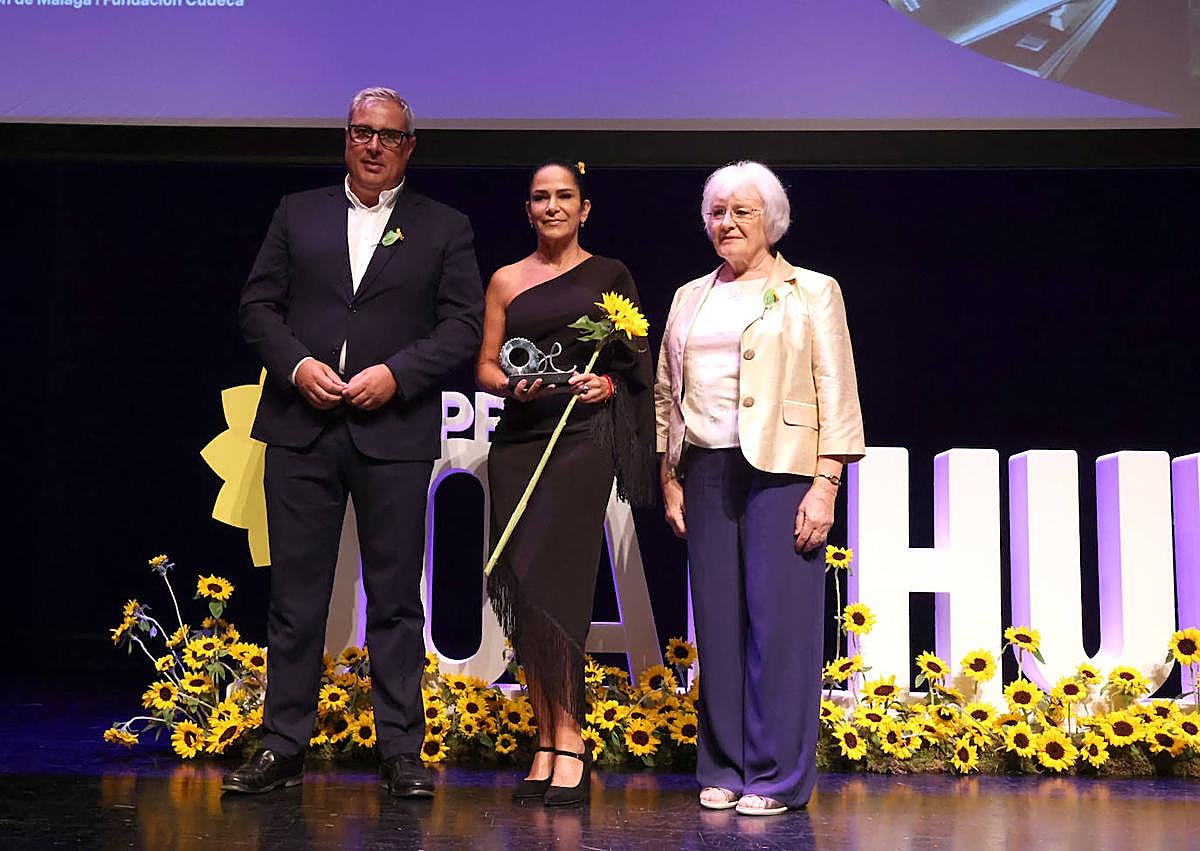 Imagen secundaria 1 - Aprile Winterstein, Lydia Cacho and Kerry Patten.
