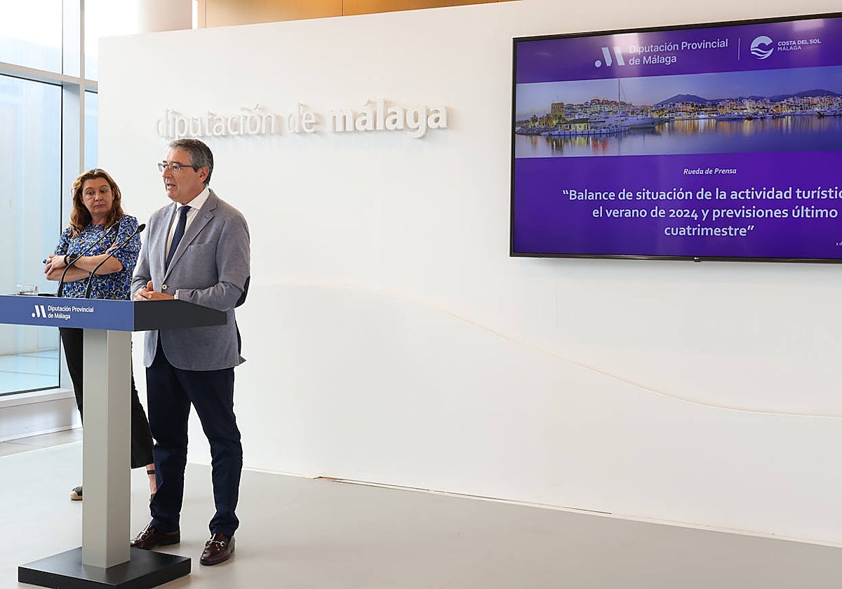 Salado, together with the Costa del Sol tourism delegate, Esperanza González.