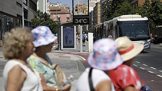 Costa del Sol experiences a tropical night in midst of autumn with temperature peaking at almost 27C