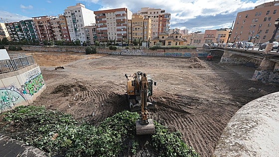 Streams, waterways and sewers cleared to minimise the risk of flooding in Malaga