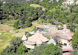 Both the top and bottom municipalities by average individual income in Andalucía can be found in Malaga province