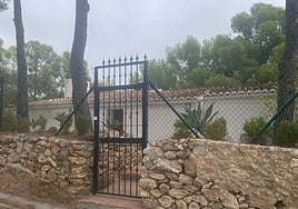 The house was built in 1970 and has undergone several modifications since then.