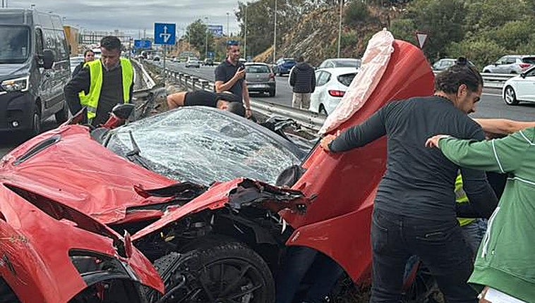 One dead after McLaren sports car hits central reservation on A-7 near Marbella