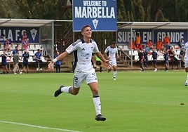 Jorge Álvarez scored Marbella's first in controversial circumstances.