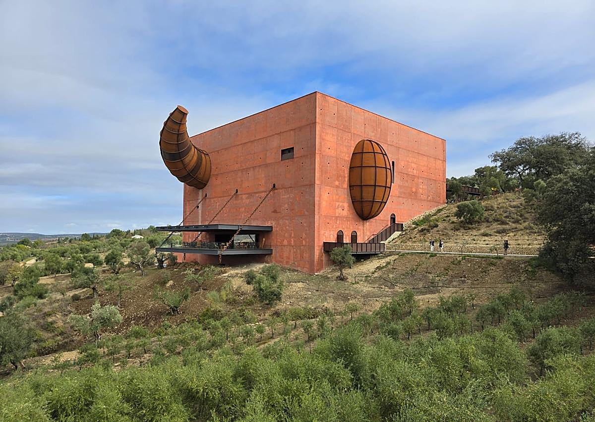 Imagen secundaria 1 - Philippe Starck's organic olive oil mill experience in Ronda is now a reality