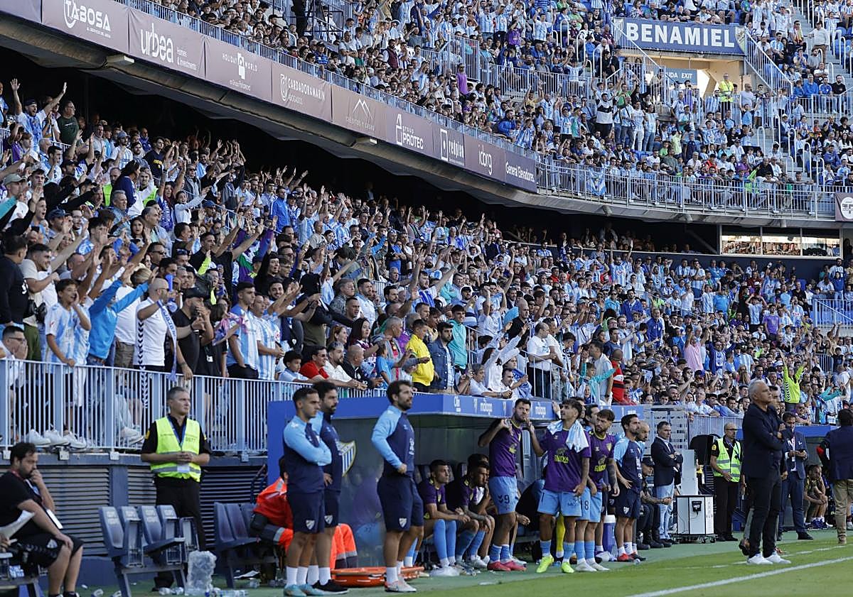 Imagen principal - Antoñito misses last-minute penalty in yet another draw for Malaga CF