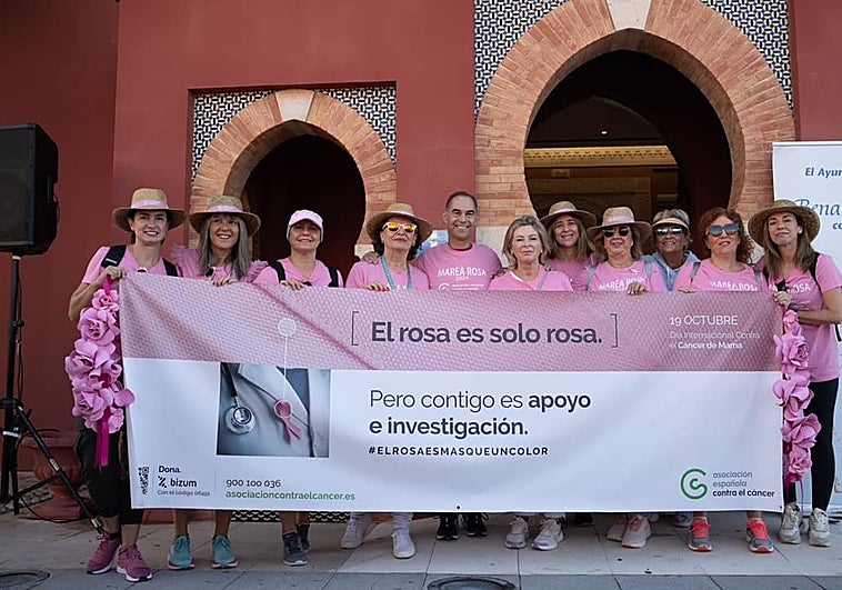 Pink wave engulfs Benamádena promenade during breast cancer awareness walk
