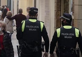 Police hunt thieves who choked and robbed a foreign tourist in Malaga city centre