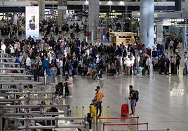 Passengers in terminal T3 at Malaga airport, in an archive image.