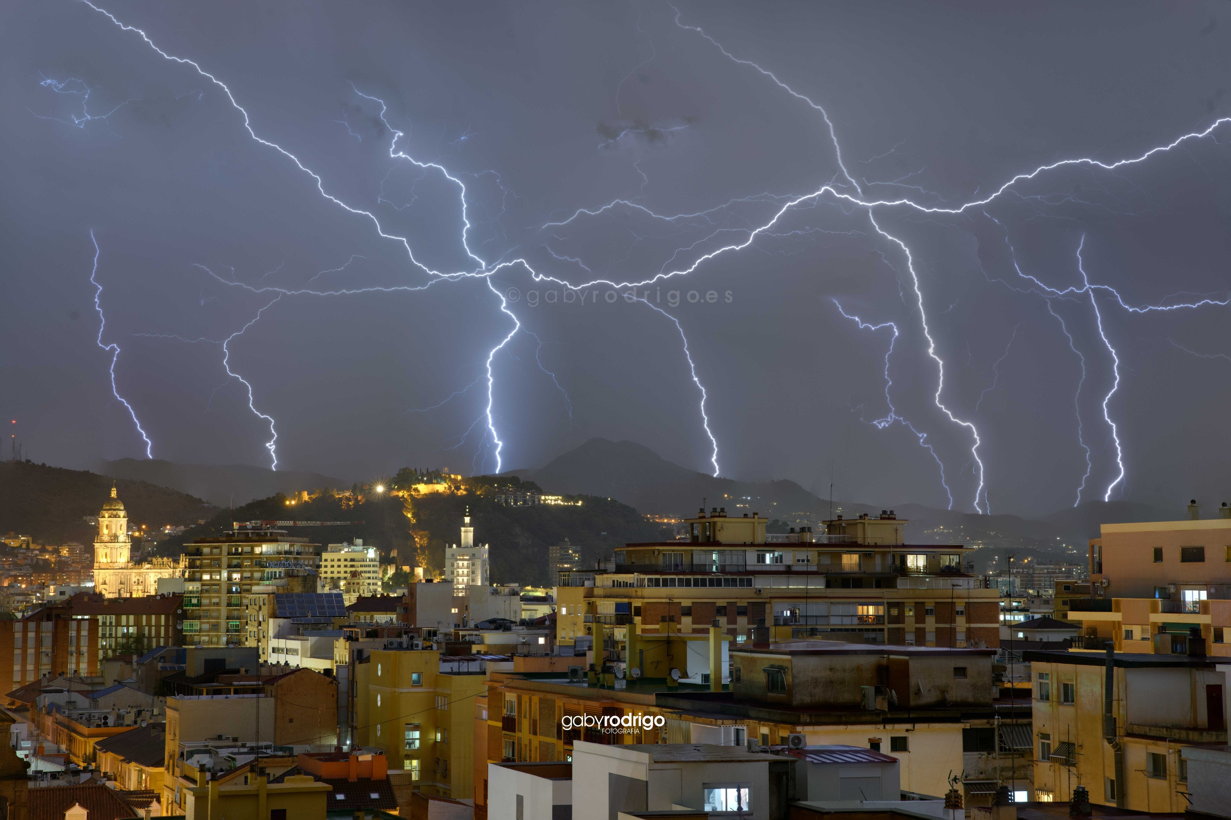 The most spectacular photos of the intense lightning storm over Malaga