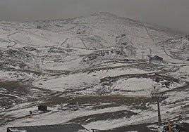 Borreguiles ski station, with snow and Saharan dust.
