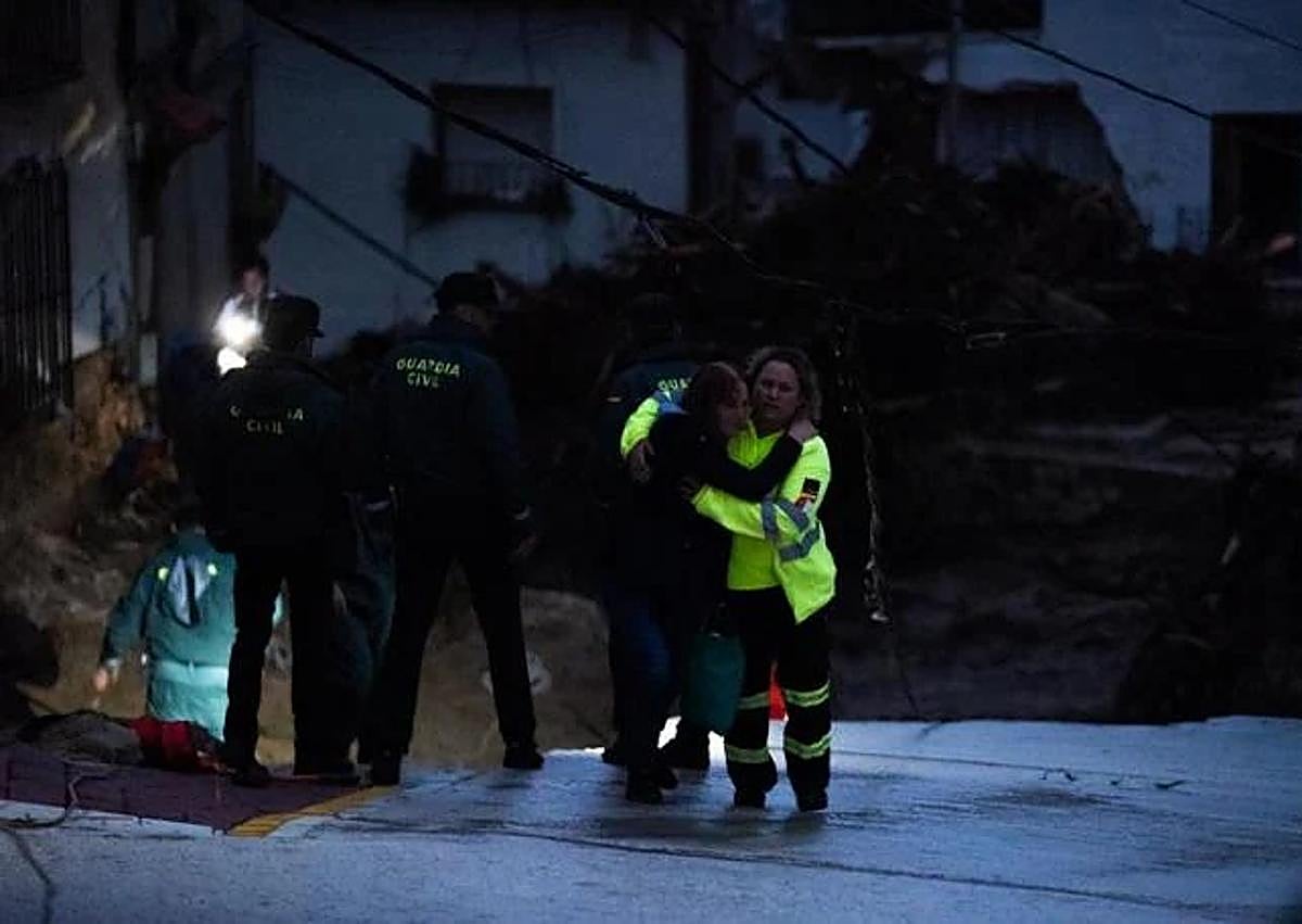 Imagen secundaria 1 - Most destructive storm of the century leaves at least 158 dead in various parts of Spain