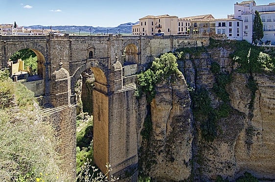 New restrictions on the way to slash traffic using iconic bridge that spans Ronda's gorge