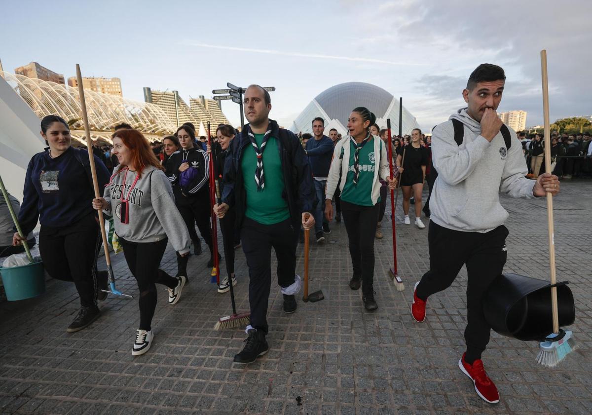 Saturday, 02 November 2024, at 7.37am, the first coach organised by the Generalitat Valenciana regional government to transport the volunteers in an organised manner was set in motion.