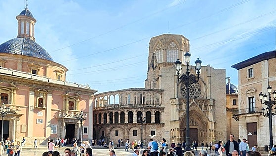 Business as usual for many foreign tourists in Valencia city: 'It is as if nothing has happened here'
