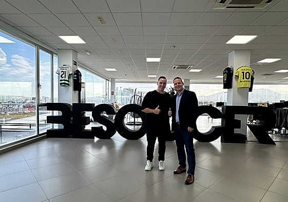 BeSoccer founder Manu Heredia with Patrik Dzurenda, manging director of Livesport.