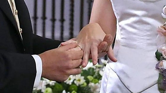 Why has the number of notary weddings in Malaga shot up?