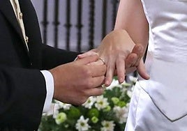 Why has the number of notary weddings in Malaga shot up?