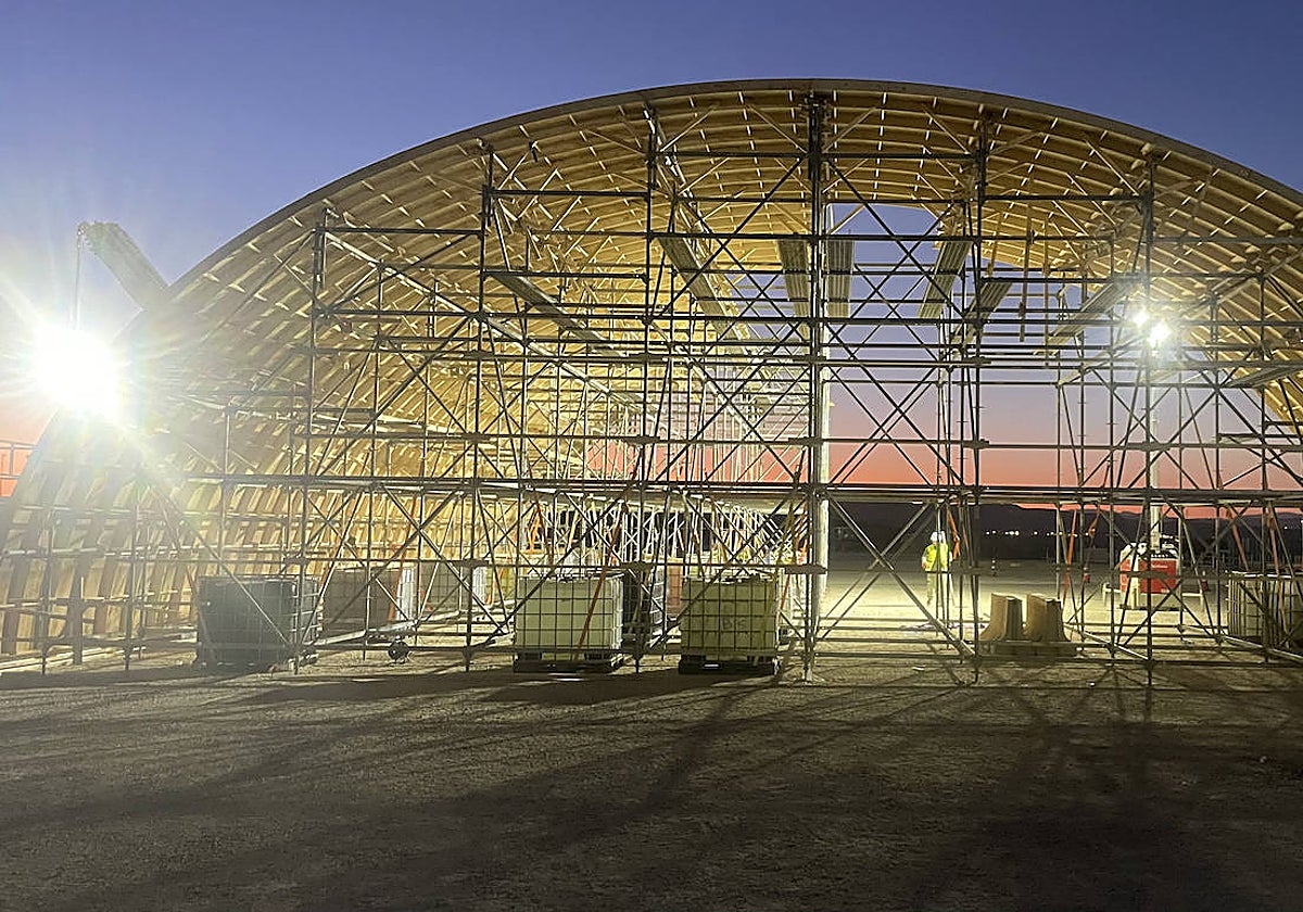 Imagen principal - Hangars made of metal and wood constructions at Area 51 
